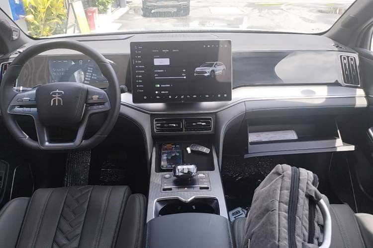 Used BYD Song L DM-i 2025 Intelligent Driving Version 160 km Beyond-Range Type Center Console