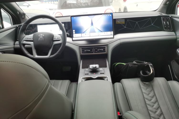 Used BYD Song L DM-i 2025 Intelligent Driving Version 160 km Excellence Edition Center Console
