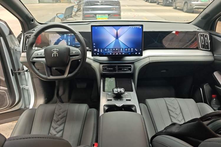 Used BYD Song L DM-i 2025 Intelligent Driving Version 160 km Beyond-Range Type Center Console