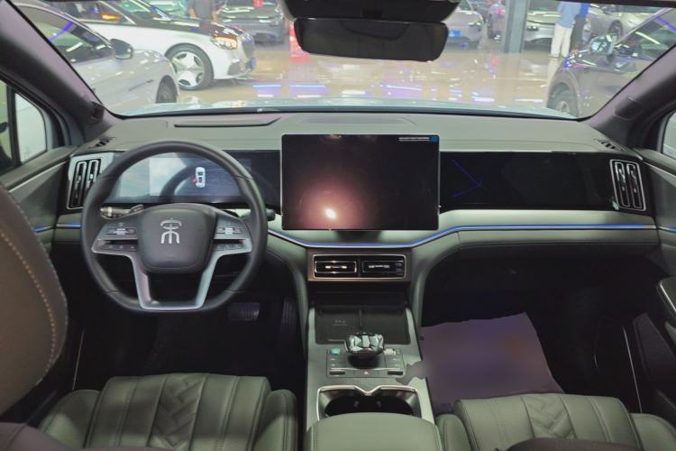 Used BYD Song L DM-i 2025 Intelligent Driving Version 160 km Beyond-Range Type Center Console