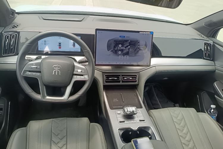 Used BYD Song L DM-i 2025 Intelligent Driving Version 160 km Beyond-Range Type Center Console
