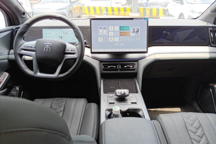 Used BYD Song L DM-i 2025 Intelligent Driving Version 160 km Beyond-Range Type Center Console