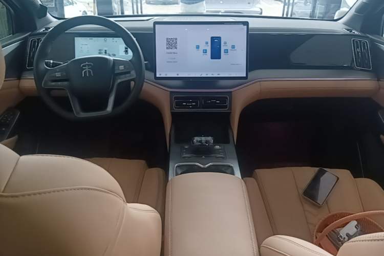 Used BYD Song L DM-i 2025 Intelligent Driving Version 112 km Beyond-Range Type Center Console