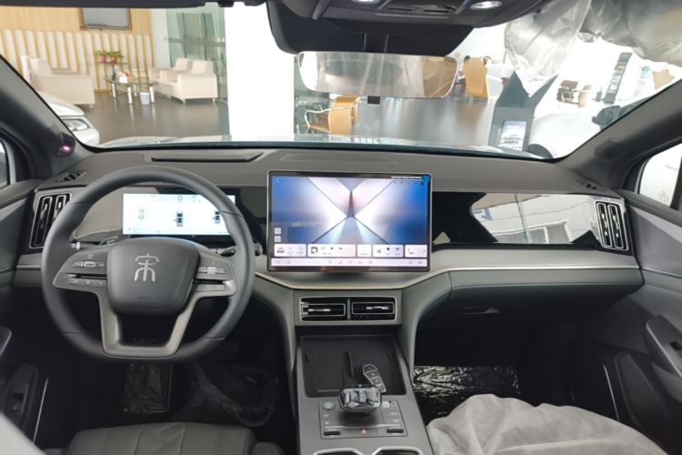 Used BYD Song L DM-i 2025 Intelligent Driving Version 112 km Beyond-Range Type Center Console