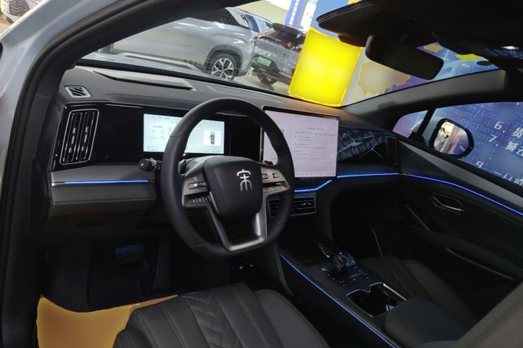 Used BYD Song L DM-i 2025 Intelligent Driving Version 160 km Beyond-Range Type Center Console