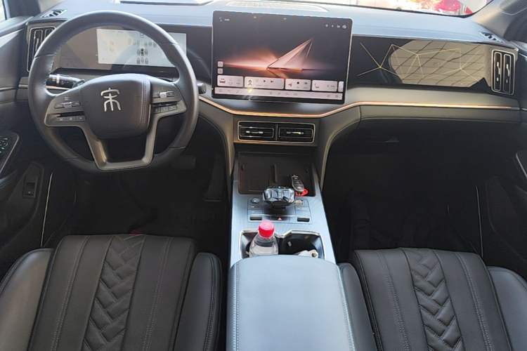 Used BYD Song L DM-i 2025 Intelligent Driving Version 160 km Beyond-Range Type Center Console