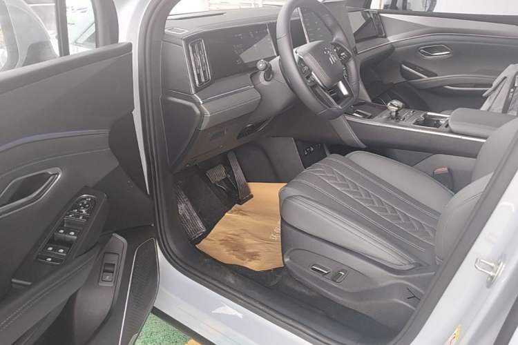 Used BYD Song L DM-i 2025 Intelligent Driving Version 160 km Beyond-Range Type Driver Seat