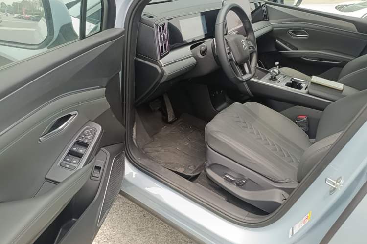 Used BYD Song L DM-i 2025 Intelligent Driving Version 160 km Beyond-Range Type Driver Seat