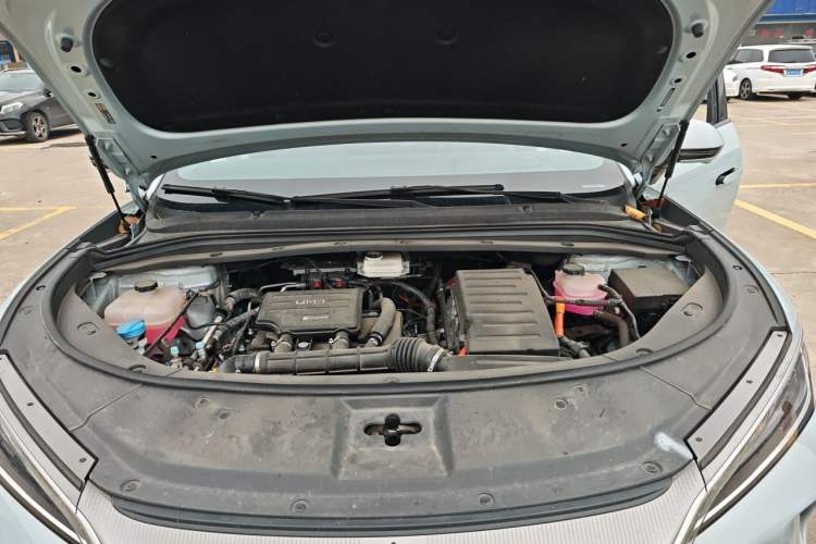 Used BYD Song L DM-i 2025 Intelligent Driving Version 112 km Beyond-Range Type Engine Bay
