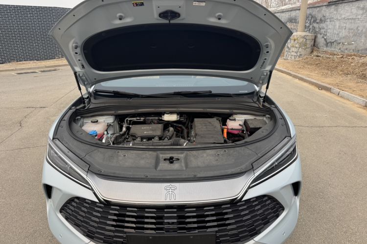 Used BYD Song L DM-i 2025 Intelligent Driving Version 160 km Beyond-Range Type Engine Bay
