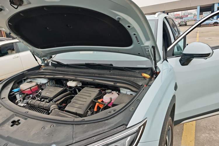 Used BYD Song L DM-i 2025 Intelligent Driving Version 112 km Beyond-Range Type Engine Bay Left