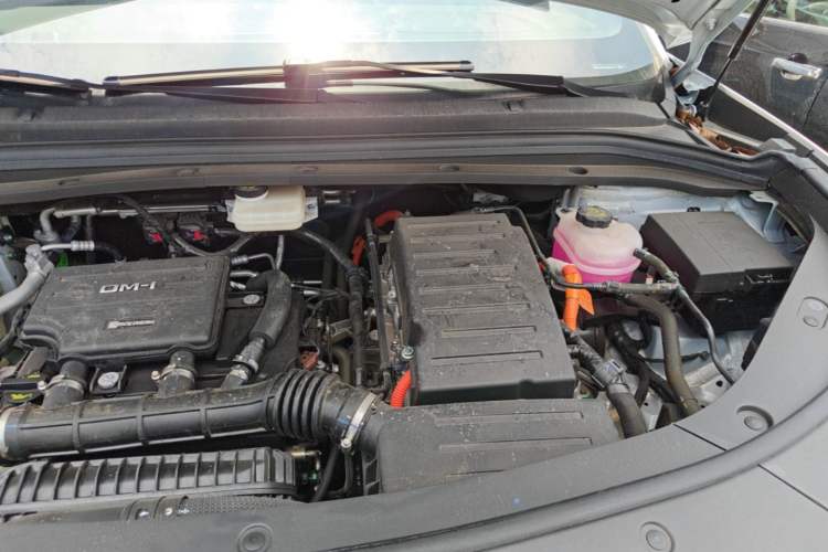 Used BYD Song L DM-i 2025 Intelligent Driving Version 160 km Beyond-Range Type Engine Bay Left