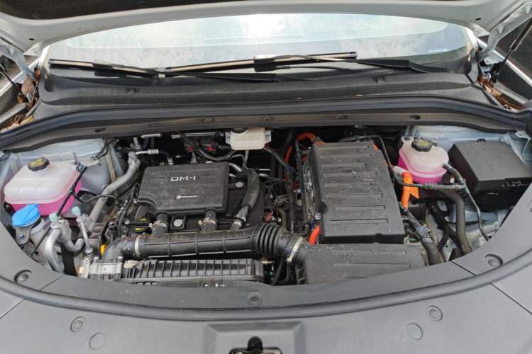 Used BYD Song L DM-i 2025 Intelligent Driving Version 160 km Beyond-Range Type Engine Bay