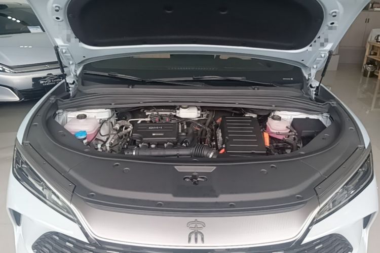 Used BYD Song L DM-i 2025 Intelligent Driving Version 112 km Beyond-Range Type Engine Bay