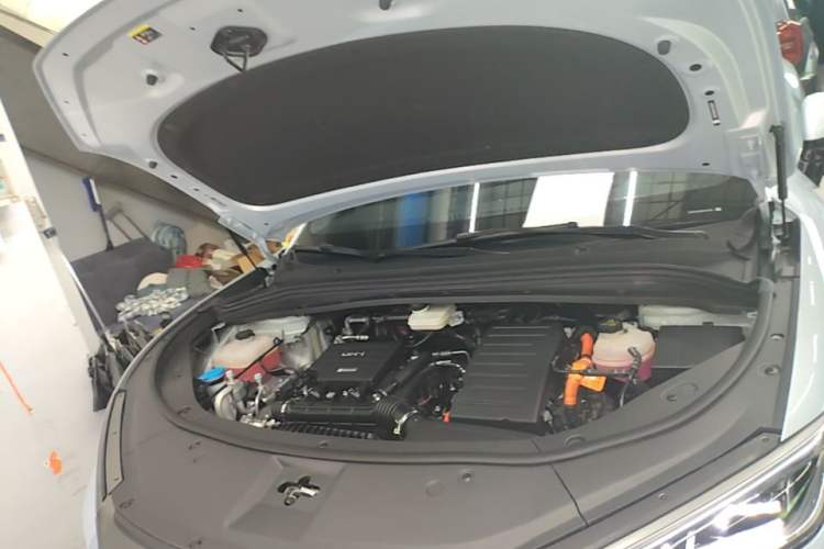 Used BYD Song L DM-i 2025 Intelligent Driving Version 160 km Beyond-Range Type Engine Bay