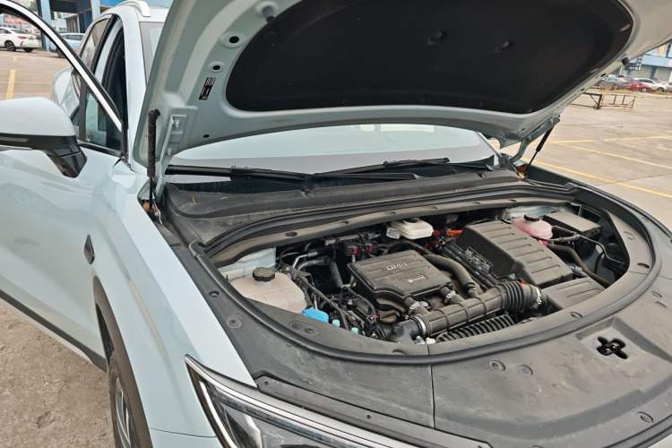 Used BYD Song L DM-i 2025 Intelligent Driving Version 112 km Beyond-Range Type Engine Bay Right