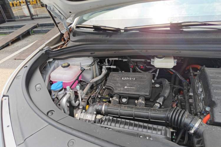 Used BYD Song L DM-i 2025 Intelligent Driving Version 160 km Beyond-Range Type Engine Bay Right