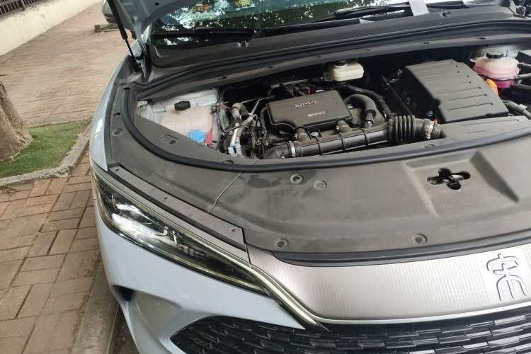 Used BYD Song L DM-i 2025 Intelligent Driving Version 112 km Beyond-Range Type Engine Bay Right
