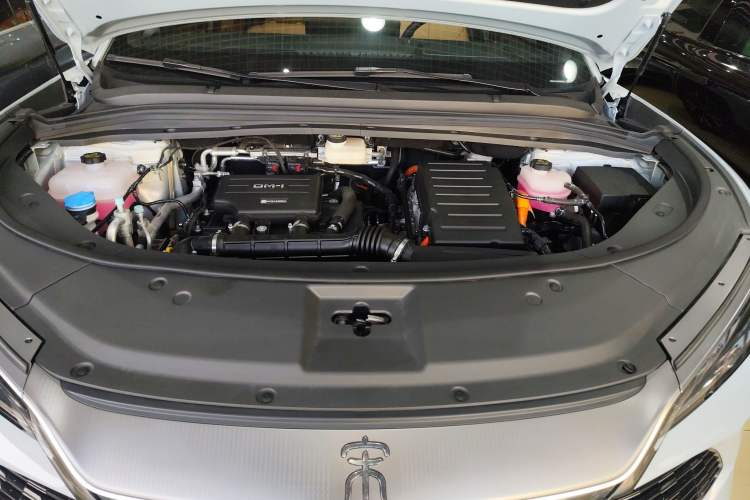 Used BYD Song L DM-i 2025 Intelligent Driving Version 160 km Beyond-Range Type Engine Bay