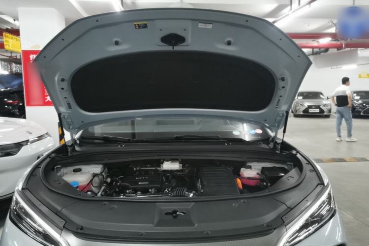 Used BYD Song L DM-i 2025 Intelligent Driving Version 112 km Beyond-Range Type Engine Bay