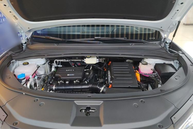 Used BYD Song L DM-i 2025 Intelligent Driving Version 160 km Beyond-Range Type Engine Bay