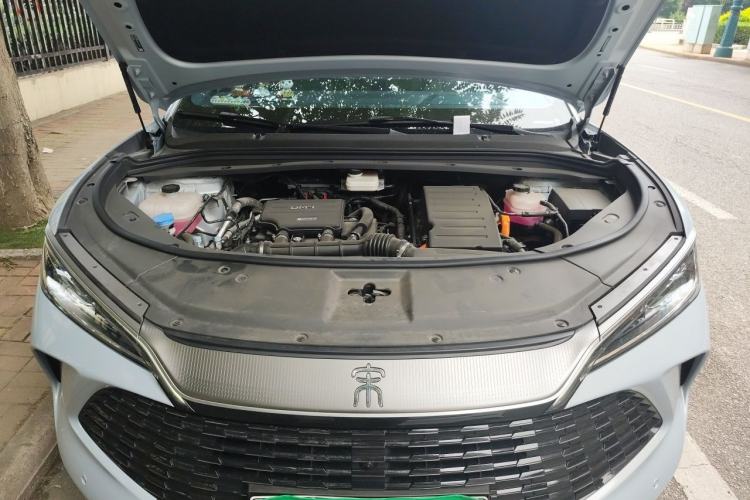 Used BYD Song L DM-i 2025 Intelligent Driving Version 112 km Beyond-Range Type Engine Bay