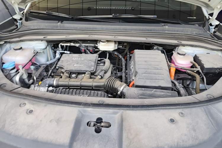 Used BYD Song L DM-i 2025 Intelligent Driving Version 160 km Beyond-Range Type Engine Bay