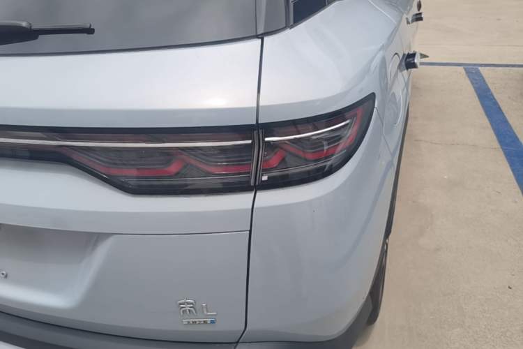 Used BYD Song L DM-i 2025 Intelligent Driving Version 160 km Beyond-Range Type Exterior 3