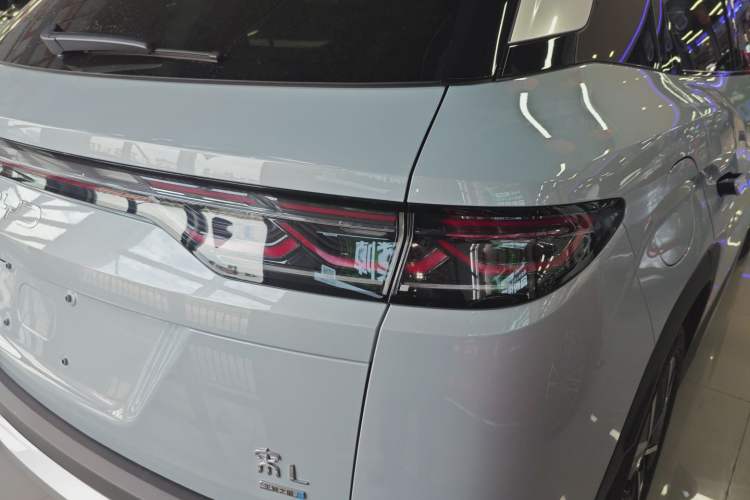 Used BYD Song L DM-i 2025 Intelligent Driving Version 160 km Beyond-Range Type Exterior 3