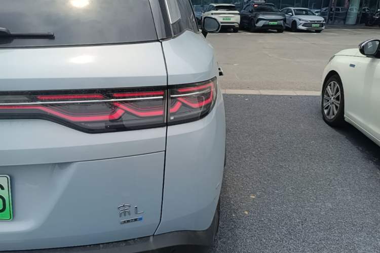 Used BYD Song L DM-i 2025 Intelligent Driving Version 160 km Beyond-Range Type Exterior 3