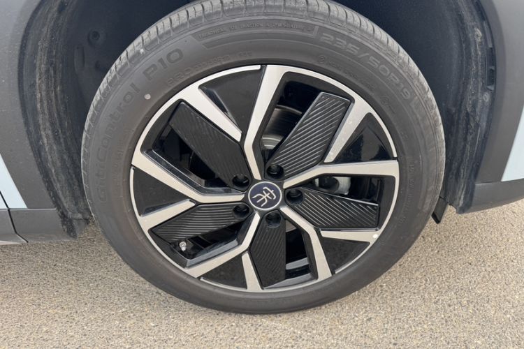 Used BYD Song L DM-i 2025 Intelligent Driving Version 160 km Beyond-Range Type Exterior 4