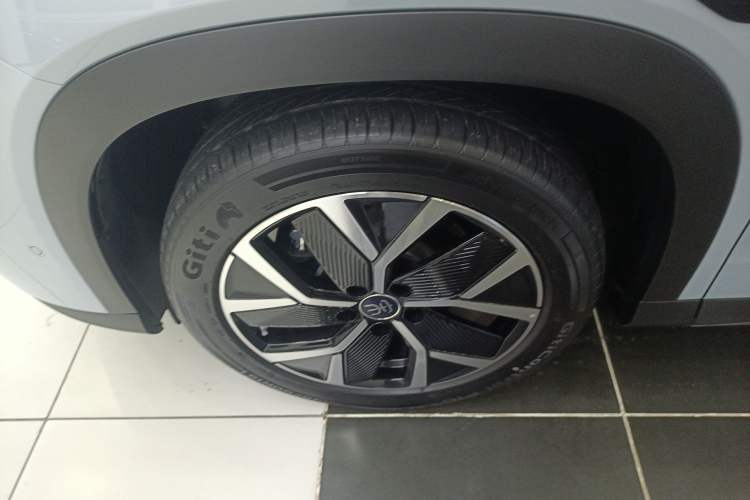 Used BYD Song L DM-i 2025 Intelligent Driving Version 160 km Beyond-Range Type Exterior 7