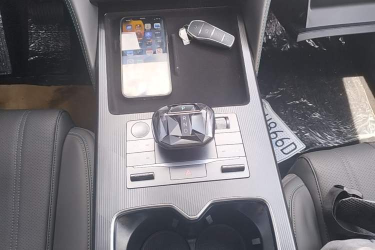 Used BYD Song L DM-i 2025 Intelligent Driving Version 160 km Beyond-Range Type Gear Lever