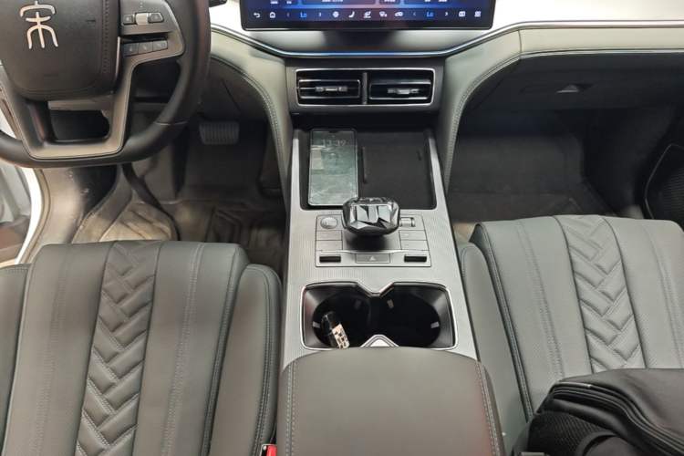 Used BYD Song L DM-i 2025 Intelligent Driving Version 160 km Beyond-Range Type Gear Lever