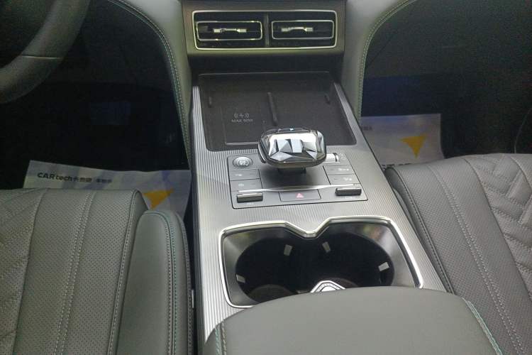 Used BYD Song L DM-i 2025 Intelligent Driving Version 160 km Beyond-Range Type Gear Lever