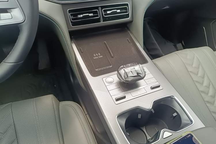 Used BYD Song L DM-i 2025 Intelligent Driving Version 160 km Beyond-Range Type Gear Lever