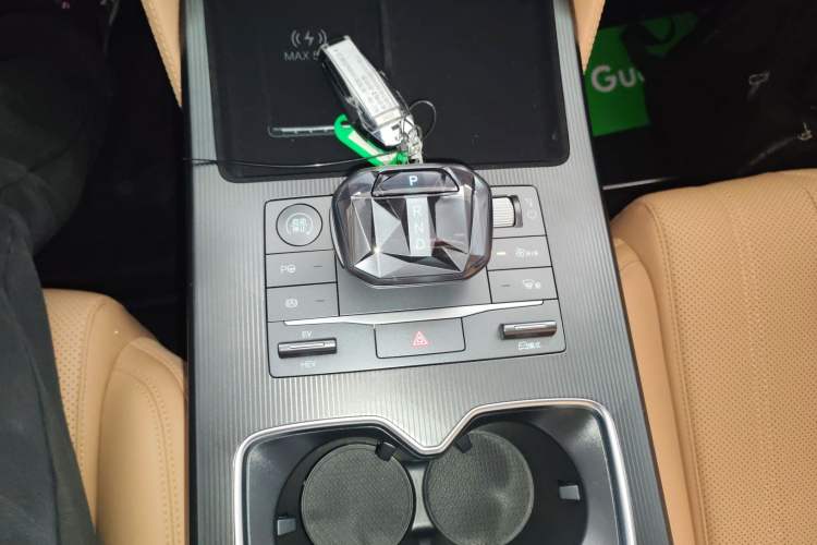 Used BYD Song L DM-i 2025 Intelligent Driving Version 160 km Beyond-Range Type Gear Lever