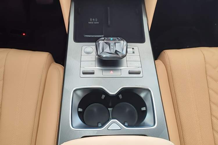 Used BYD Song L DM-i 2025 Intelligent Driving Version 160 km Beyond-Range Type Gear Lever