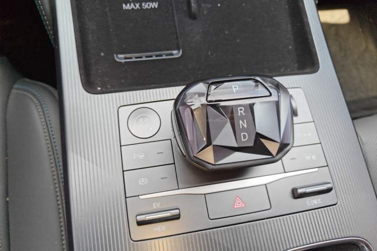 Used BYD Song L DM-i 2025 Intelligent Driving Version 160 km Beyond-Range Type Gear Lever