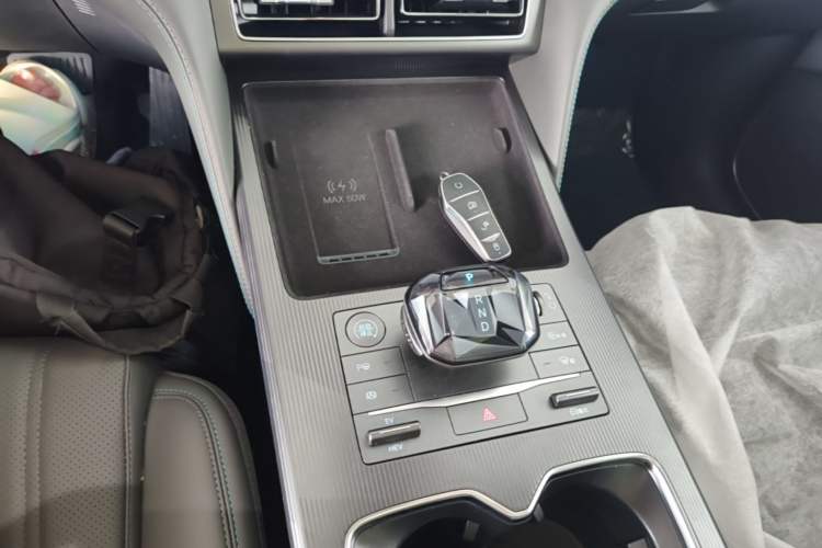 Used BYD Song L DM-i 2025 Intelligent Driving Version 112 km Beyond-Range Type Gear Lever