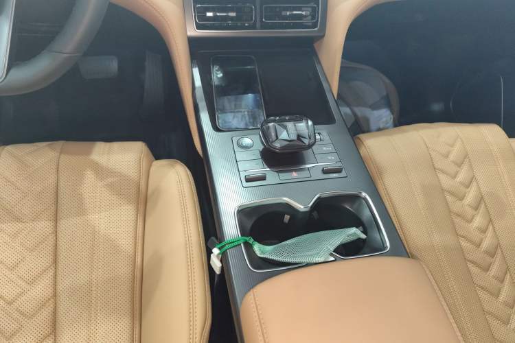 Used BYD Song L DM-i 2025 Intelligent Driving Version 160 km Beyond-Range Type Gear Lever