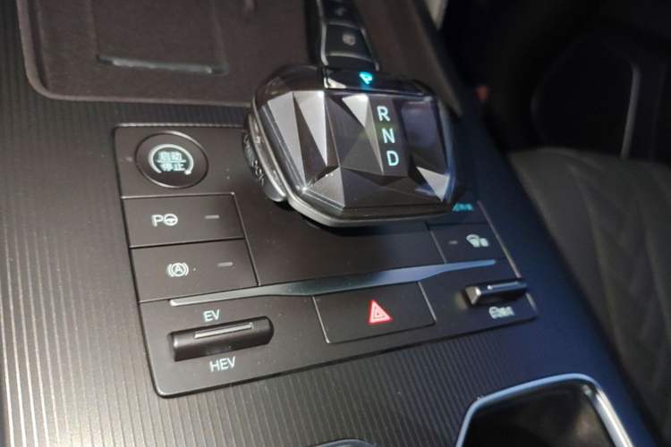 Used BYD Song L DM-i 2025 Intelligent Driving Version 160 km Beyond-Range Type Gear Lever