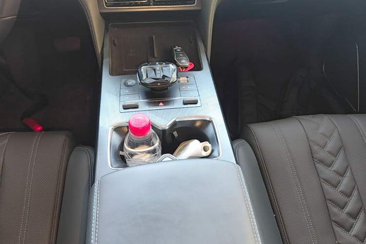 Used BYD Song L DM-i 2025 Intelligent Driving Version 160 km Beyond-Range Type Gear Lever