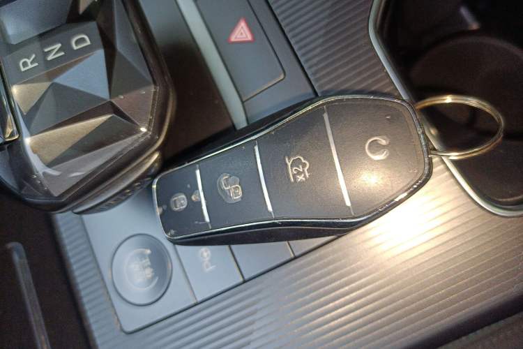 Used BYD Song L DM-i 2025 Intelligent Driving Version 160 km Beyond-Range Type Interior 1