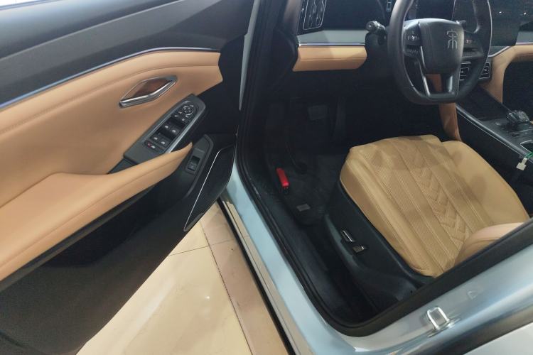 Used BYD Song L DM-i 2025 Intelligent Driving Version 160 km Beyond-Range Type Interior 3