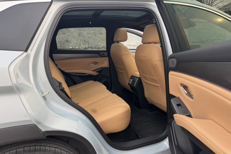 Used BYD Song L DM-i 2025 Intelligent Driving Version 160 km Beyond-Range Type Interior 4