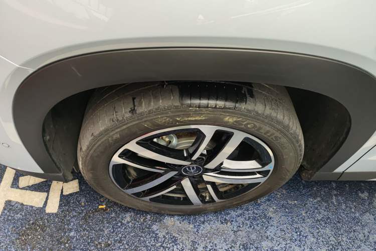 Used BYD Song L DM-i 2025 Intelligent Driving Version 112 km Leading Trim Left Front Wheel Hub