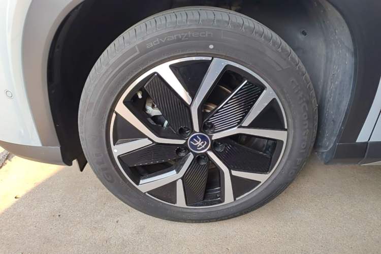 Used BYD Song L DM-i 2025 Intelligent Driving Version 160 km Beyond-Range Type Left Front Wheel Hub