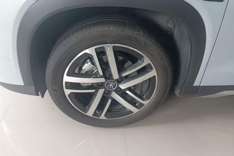 Used BYD Song L DM-i 2025 Intelligent Driving Version 112 km Beyond-Range Type Left Front Wheel Hub