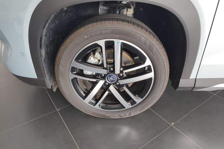 Used BYD Song L DM-i 2025 Intelligent Driving Version 112 km Beyond-Range Type Left Front Wheel Hub